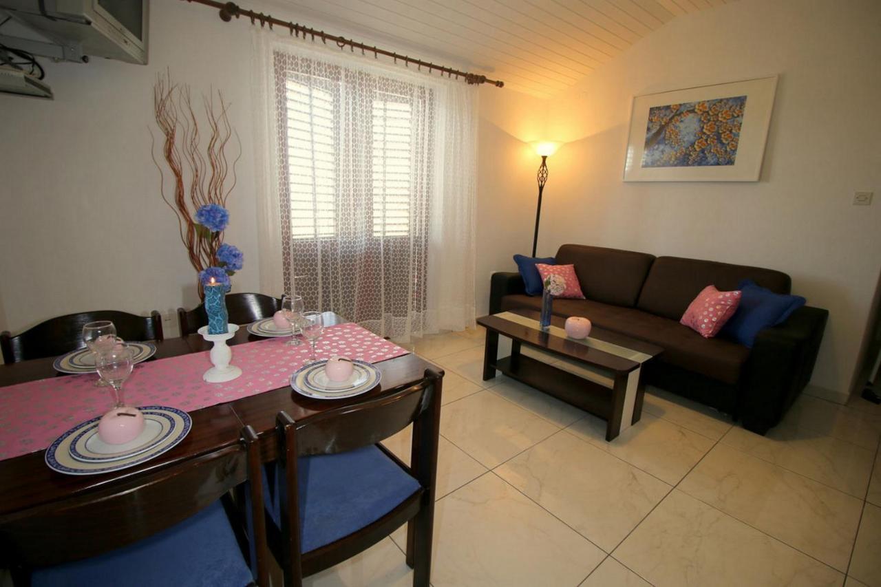 Villa Renipol Adults Only Sutivan Buitenkant foto
