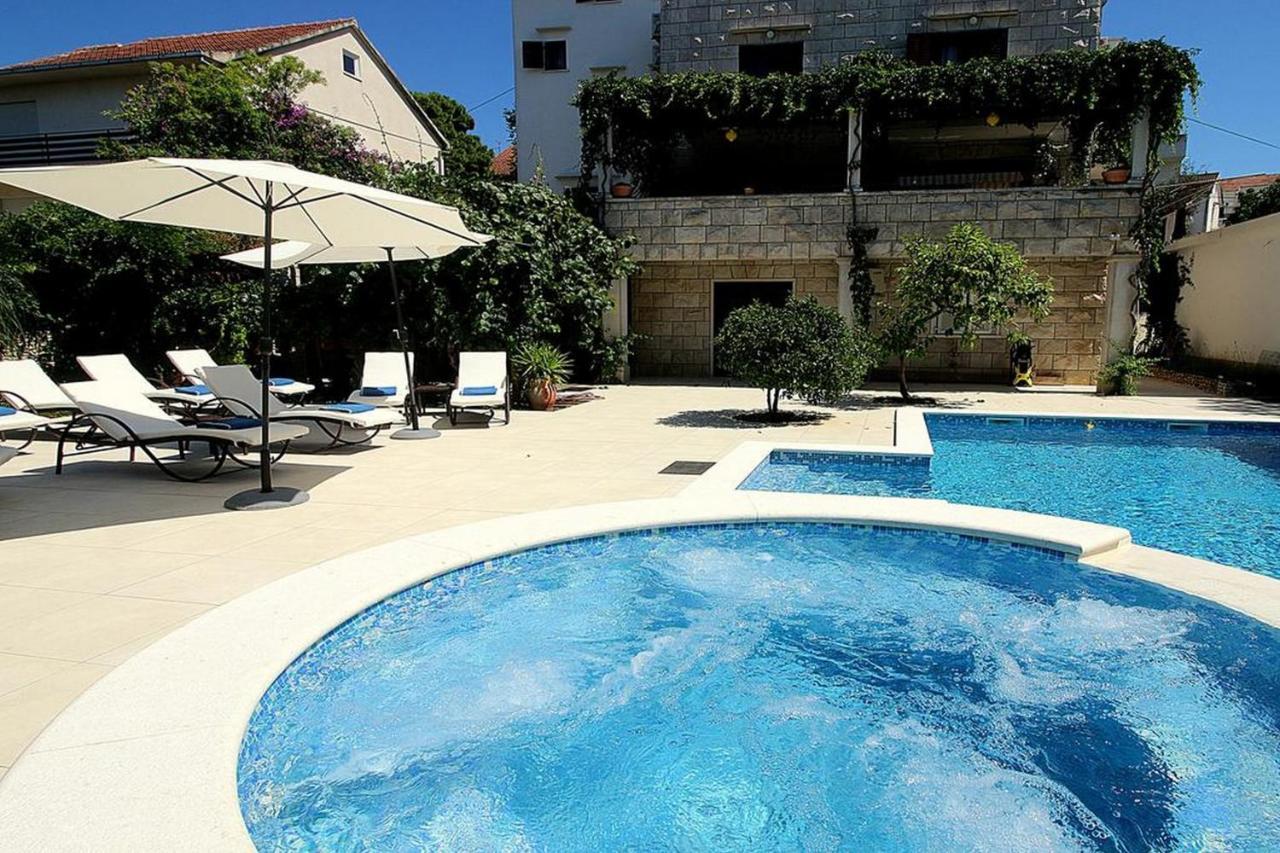 Villa Renipol Adults Only Sutivan Buitenkant foto