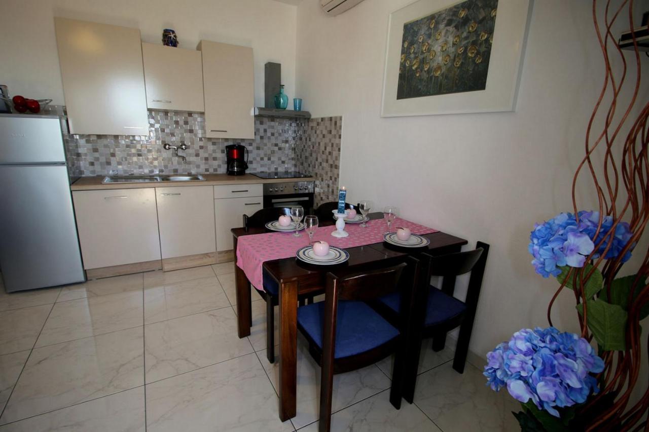 Villa Renipol Adults Only Sutivan Buitenkant foto