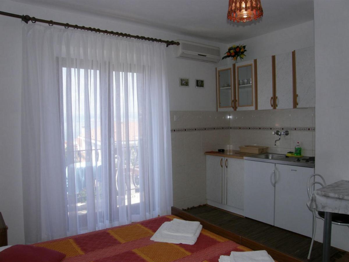 Villa Renipol Adults Only Sutivan Buitenkant foto