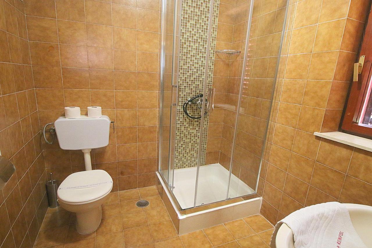 Villa Renipol Adults Only Sutivan Buitenkant foto