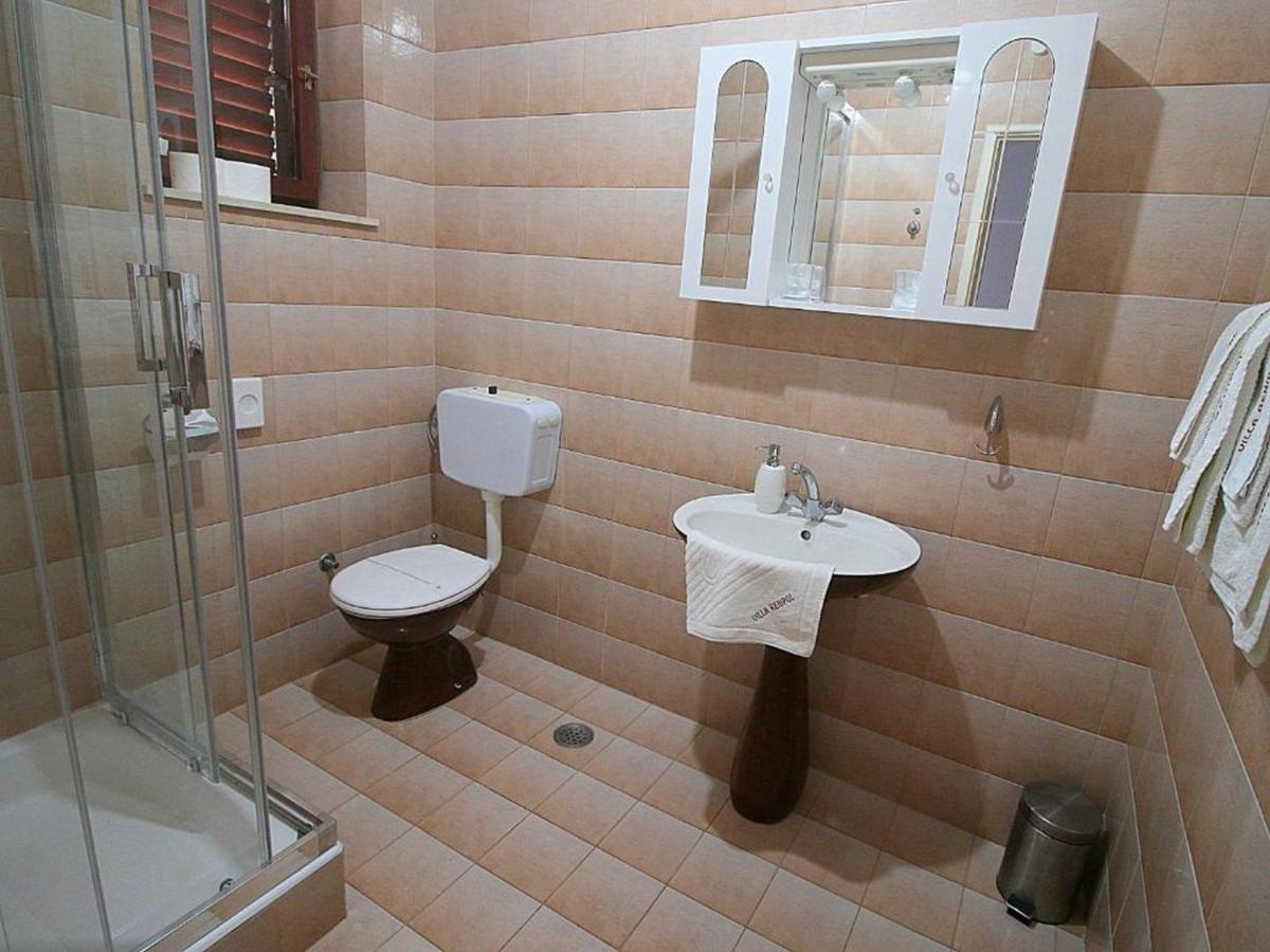 Villa Renipol Adults Only Sutivan Buitenkant foto