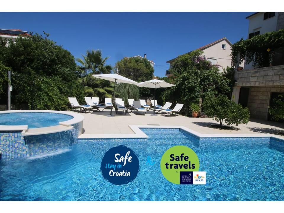 Villa Renipol Adults Only Sutivan Buitenkant foto