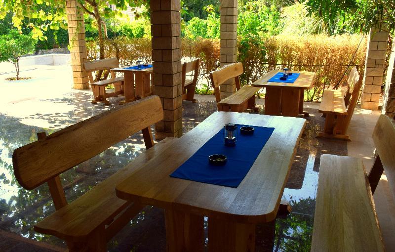 Villa Renipol Adults Only Sutivan Buitenkant foto