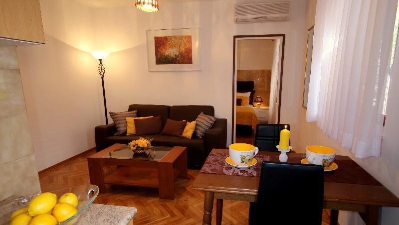 Villa Renipol Adults Only Sutivan Buitenkant foto