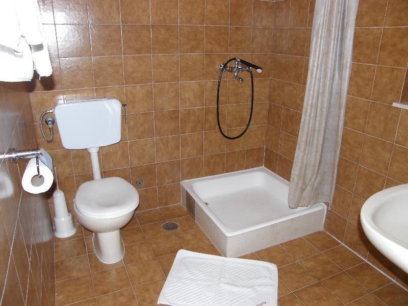Villa Renipol Adults Only Sutivan Buitenkant foto