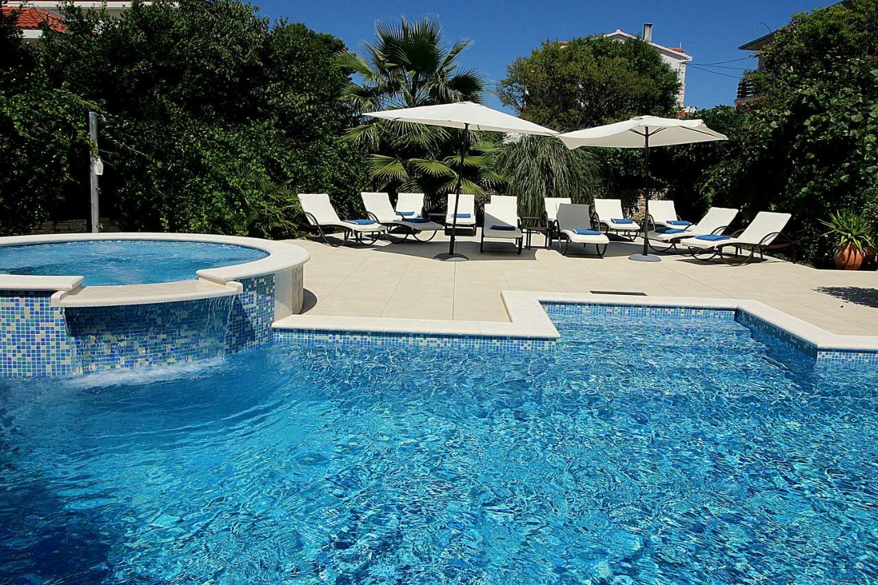 Villa Renipol Adults Only Sutivan Buitenkant foto